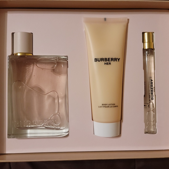 Burberry Gift Box - Picture 2 of 3